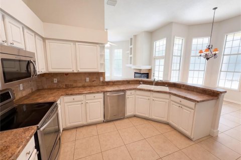 House in Oviedo, Florida 4 bedrooms, 243.68 sq.m. № 2339668 - photo 6