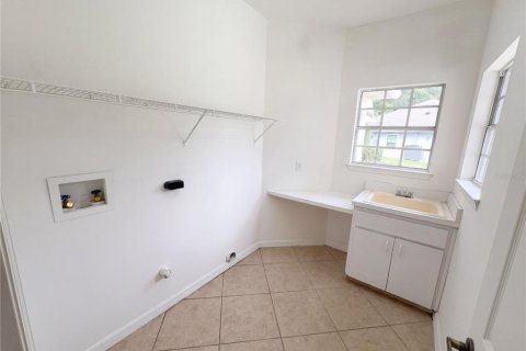 House in Oviedo, Florida 4 bedrooms, 243.68 sq.m. № 2339668 - photo 18