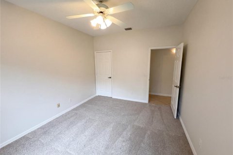 House in Oviedo, Florida 4 bedrooms, 243.68 sq.m. № 2339668 - photo 15
