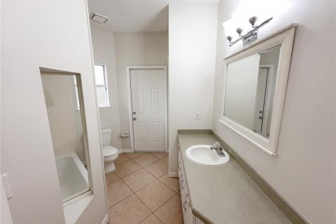 House in Oviedo, Florida 4 bedrooms, 243.68 sq.m. № 2339668 - photo 21