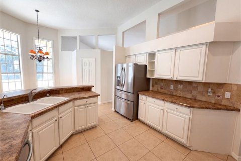 House in Oviedo, Florida 4 bedrooms, 243.68 sq.m. № 2339668 - photo 8