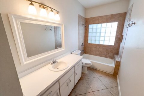 House in Oviedo, Florida 4 bedrooms, 243.68 sq.m. № 2339668 - photo 23