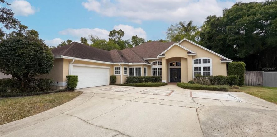 House in Oviedo, Florida 4 bedrooms, 243.68 sq.m. № 2339668