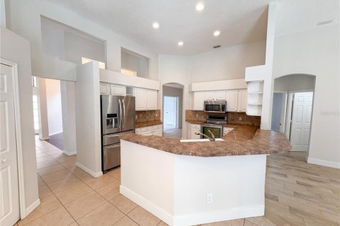 House in Oviedo, Florida 4 bedrooms, 243.68 sq.m. № 2339668 - photo 9