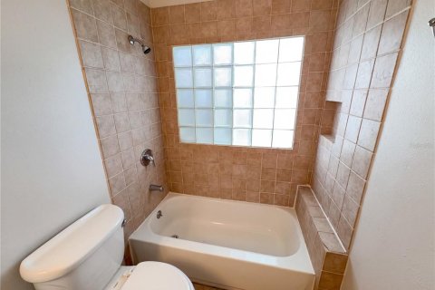 House in Oviedo, Florida 4 bedrooms, 243.68 sq.m. № 2339668 - photo 20