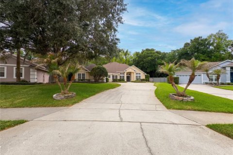 House in Oviedo, Florida 4 bedrooms, 243.68 sq.m. № 2339668 - photo 2
