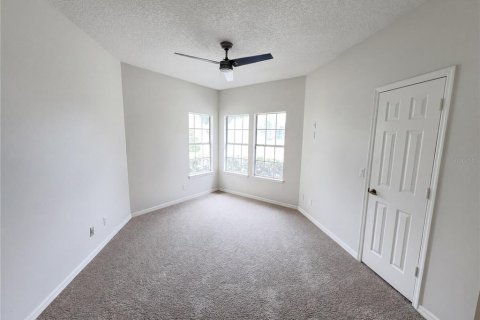House in Oviedo, Florida 4 bedrooms, 243.68 sq.m. № 2339668 - photo 16