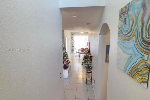 Townhouse in Miami, Florida 3 bedrooms, 179.21 sq.m. № 1998655 - photo 16