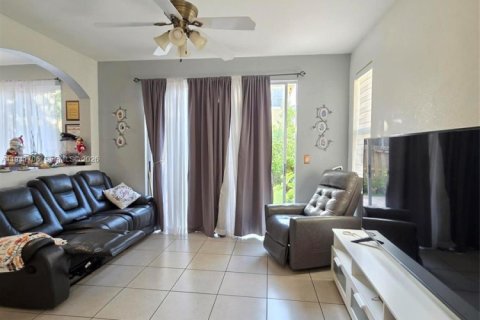 Townhouse in Miami, Florida 3 bedrooms, 179.21 sq.m. № 1998655 - photo 14