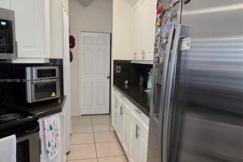 Townhouse in Miami, Florida 3 bedrooms, 179.21 sq.m. № 1998655 - photo 9