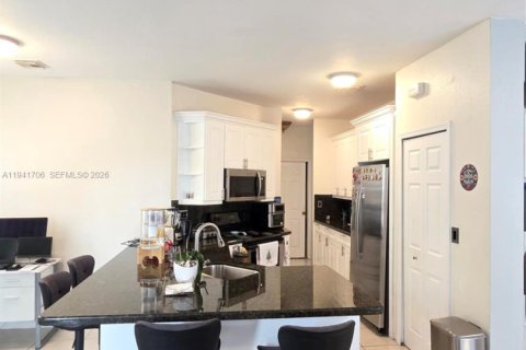 Townhouse in Miami, Florida 3 bedrooms, 179.21 sq.m. № 1998655 - photo 7