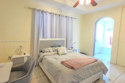 Townhouse in Miami, Florida 3 bedrooms, 179.21 sq.m. № 1998655 - photo 23