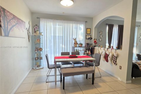 Townhouse in Miami, Florida 3 bedrooms, 179.21 sq.m. № 1998655 - photo 5