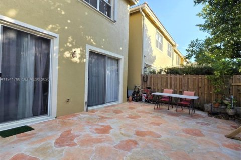 Townhouse in Miami, Florida 3 bedrooms, 179.21 sq.m. № 1998655 - photo 28