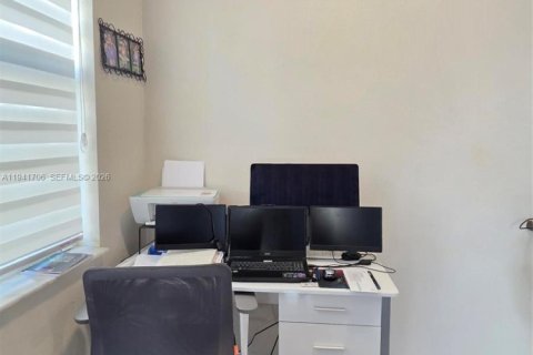 Townhouse in Miami, Florida 3 bedrooms, 179.21 sq.m. № 1998655 - photo 15