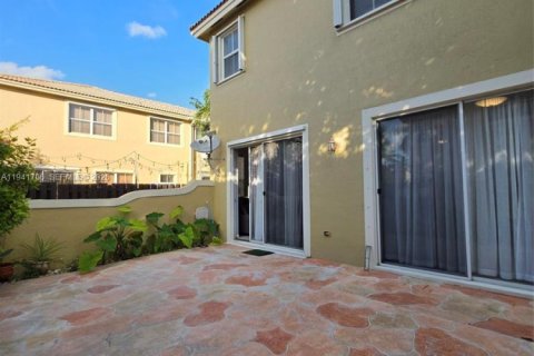 Townhouse in Miami, Florida 3 bedrooms, 179.21 sq.m. № 1998655 - photo 30