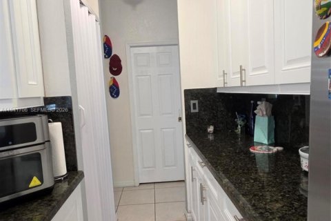 Townhouse in Miami, Florida 3 bedrooms, 179.21 sq.m. № 1998655 - photo 12