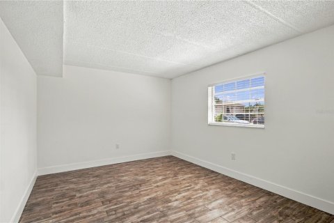 Condo in Tampa, Florida, 1 bedroom  № 2388144 - photo 15