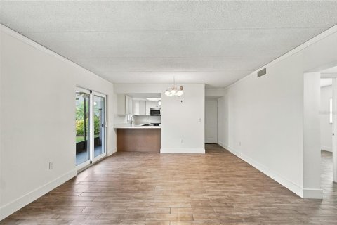 Condo in Tampa, Florida, 1 bedroom  № 2388144 - photo 8
