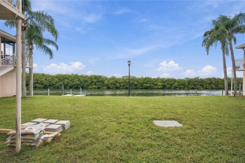 Condo in Tampa, Florida, 1 bedroom  № 2388144 - photo 13