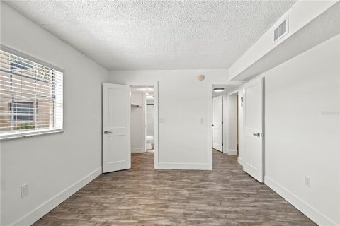 Condo in Tampa, Florida, 1 bedroom  № 2388144 - photo 16