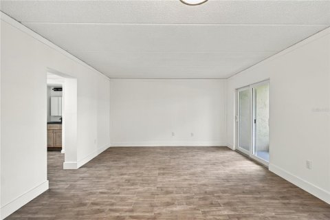 Condo in Tampa, Florida, 1 bedroom  № 2388144 - photo 9