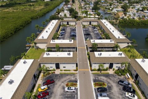 Condo in Tampa, Florida, 1 bedroom  № 2388144 - photo 21