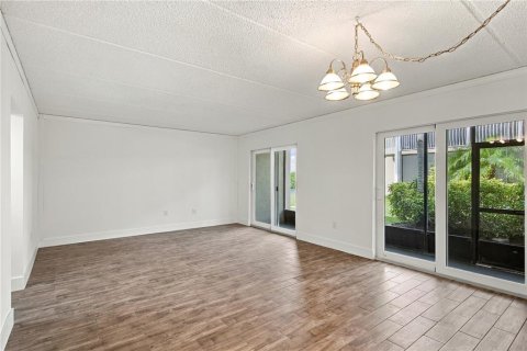 Condo in Tampa, Florida, 1 bedroom  № 2388144 - photo 10