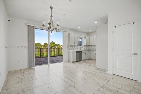 Touwnhouse à louer à Homestead, Floride: 3 chambres, 120.96 m2 № 2080075 - photo 8