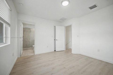 Touwnhouse à louer à Homestead, Floride: 3 chambres, 120.96 m2 № 2080075 - photo 12