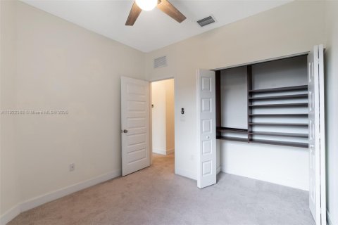 Townhouse in Miami Lakes, Florida 3 bedrooms, 137.12 sq.m. № 1976303 - photo 21