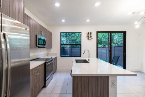 Townhouse in Miami Lakes, Florida 3 bedrooms, 137.12 sq.m. № 1976303 - photo 6