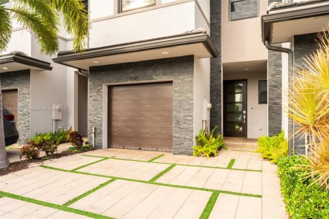 Townhouse in Miami Lakes, Florida 3 bedrooms, 137.12 sq.m. № 1976303 - photo 3