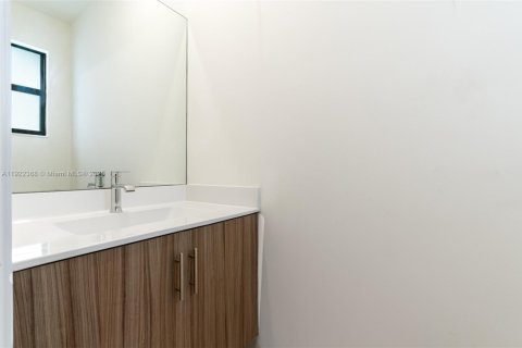 Townhouse in Miami Lakes, Florida 3 bedrooms, 137.12 sq.m. № 1976303 - photo 23