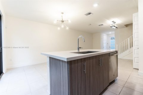 Townhouse in Miami Lakes, Florida 3 bedrooms, 137.12 sq.m. № 1976303 - photo 9