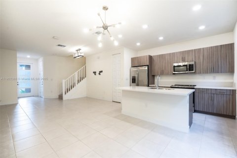 Townhouse in Miami Lakes, Florida 3 bedrooms, 137.12 sq.m. № 1976303 - photo 4
