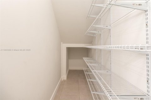 Townhouse in Miami Lakes, Florida 3 bedrooms, 137.12 sq.m. № 1976303 - photo 11