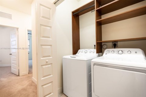 Townhouse in Miami Lakes, Florida 3 bedrooms, 137.12 sq.m. № 1976303 - photo 26