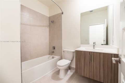 Townhouse in Miami Lakes, Florida 3 bedrooms, 137.12 sq.m. № 1976303 - photo 22