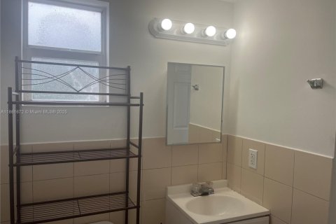 Apartamento en alquiler en Miami, Florida, 2 dormitorios, 78.97 m2 № 1890462 - foto 5