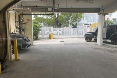 Apartamento en alquiler en Miami, Florida, 2 dormitorios, 78.97 m2 № 1890462 - foto 12
