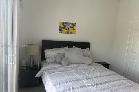 Apartamento en alquiler en Miami, Florida, 2 dormitorios, 78.97 m2 № 1890462 - foto 1