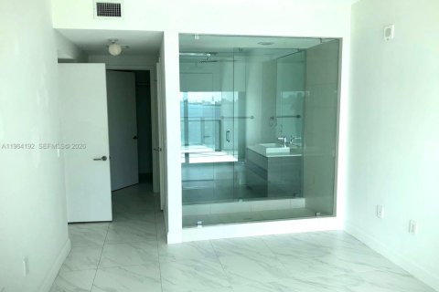 Condominio en venta en Miami, Florida, 1 dormitorio, 79.34 m2 № 2026652 - foto 2