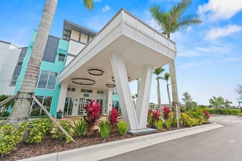 Apartment in Vero Beach, Florida 1 bedroom, 76.92 sq.m. № 2249409 - photo 2