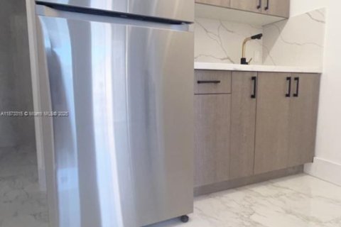 Commercial property in Hallandale Beach, Florida 445.65 sq.m. № 1926765 - photo 5