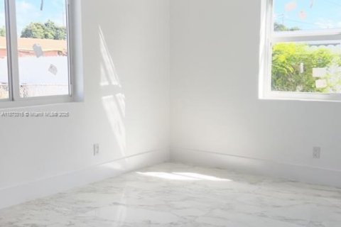 Commercial property in Hallandale Beach, Florida 445.65 sq.m. № 1926765 - photo 8