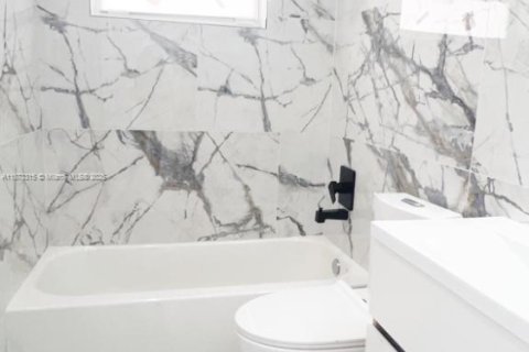 Commercial property in Hallandale Beach, Florida 445.65 sq.m. № 1926765 - photo 14