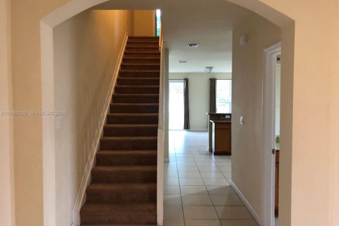 House in Miami, Florida 3 bedrooms, 245.26 sq.m. № 2066833 - photo 17