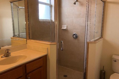 House in Miami, Florida 3 bedrooms, 245.26 sq.m. № 2066833 - photo 6