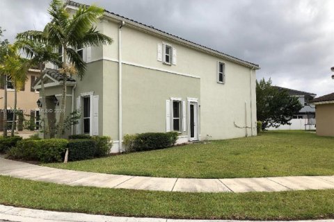 House in Miami, Florida 3 bedrooms, 245.26 sq.m. № 2066833 - photo 13